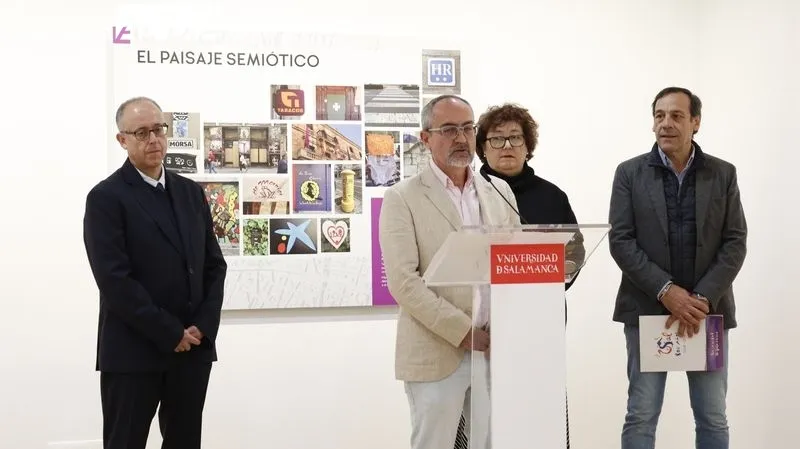Inauguración de la muestra 'El paisaje lingüístico. Un paseo por el discurso público' en el Centro Internacional del Español. Foto: Raúl Riego