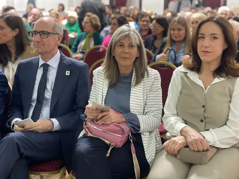 La delegación salmantina mantiene un encuentro con socios del Centro Salamanca y empresarios charros afincados en Buenos Aires. 