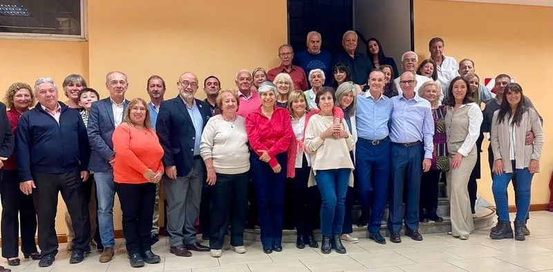La delegación salmantina mantiene un encuentro con socios del Centro Salamanca y empresarios charros afincados en Buenos Aires. 