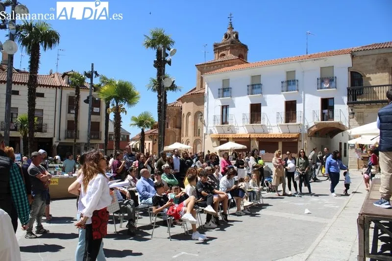 Foto 5 - Alba de Tormes acoge una nueva edici&oacute;n de la Feria del Libro