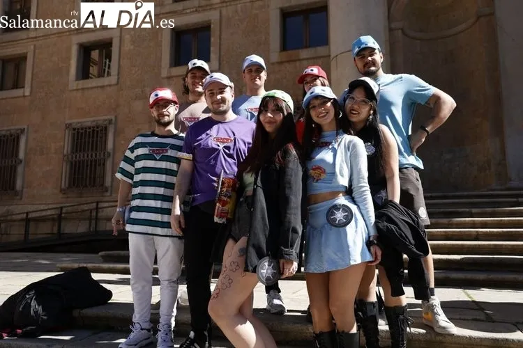 Música y disfraces para celebrar las fiestas de Filología  | FOTOS: David Sañudo 
