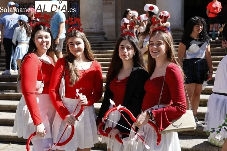 Música y disfraces para celebrar las fiestas de Filología  | FOTOS: David Sañudo 