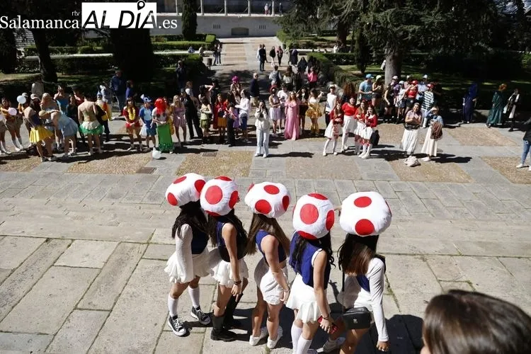 Música y disfraces para celebrar las fiestas de Filología  | FOTOS: David Sañudo 