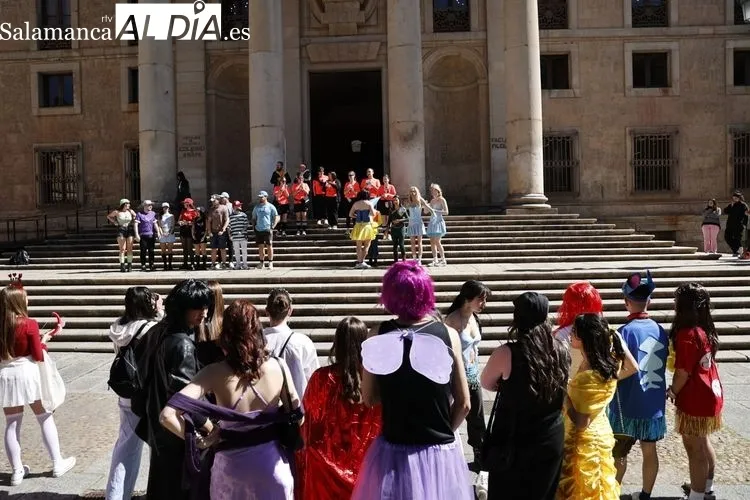 Música y disfraces para celebrar las fiestas de Filología  | FOTOS: David Sañudo 