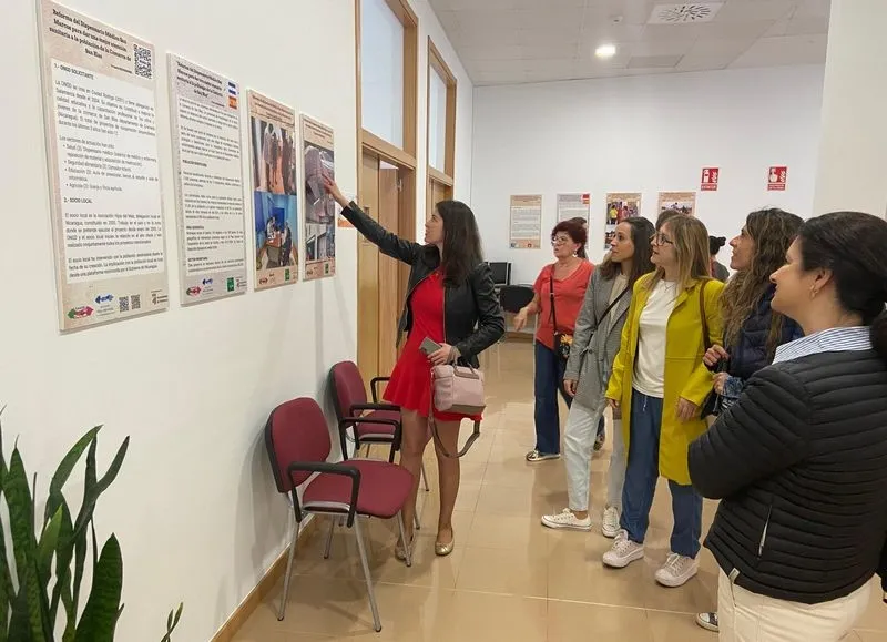 La concejala de Familia e Igualdad de Oportunidades, Miryam Rodríguez, en la inauguración de esta muestra, en el Centro Municipal Integrado ‘Victoria Adrados’
