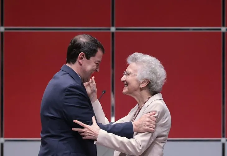 Margarita Morais Valles y la Fundación Eutherpe recogen el Premio Castilla y León de los Valores Humanos y Sociales 2023   | FOTO: @jcyl