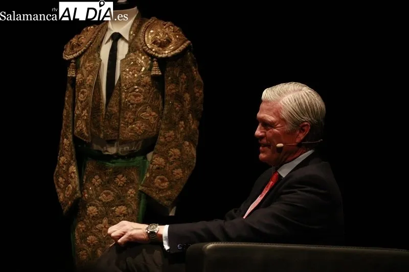 Homenaje a Espartaco, organizado por la Federación de Peñas Taurinas Helmántica, en el teatro Liceo de Salamanca. Fotos: Raúl González Riego