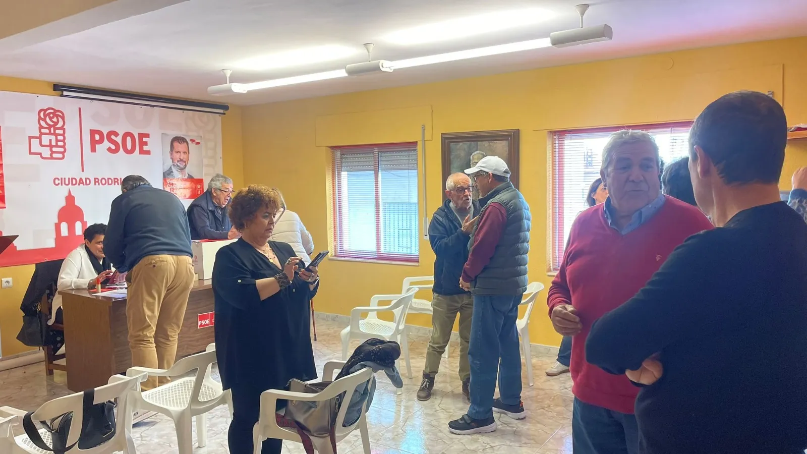 Foto 3 - El PSOE mirobrigense elige a Carlos Fern&aacute;ndez Chanca como su nuevo Secretario General