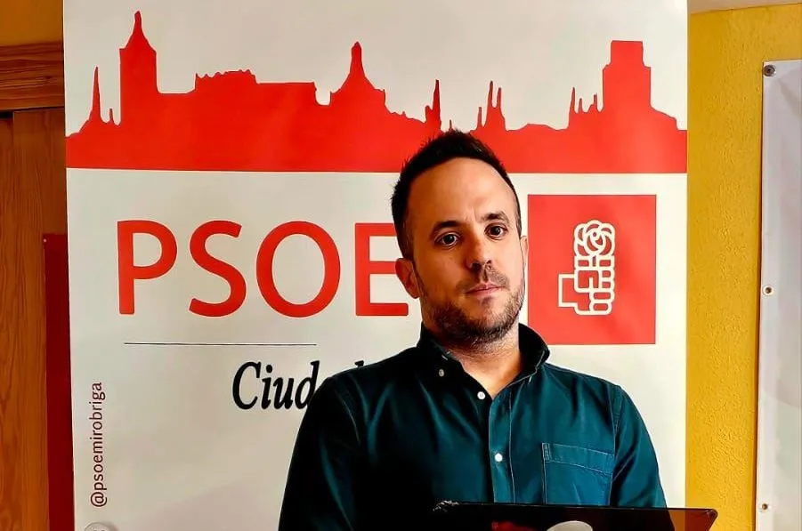 Foto 2 - El PSOE mirobrigense elige a Carlos Fern&aacute;ndez Chanca como su nuevo Secretario General