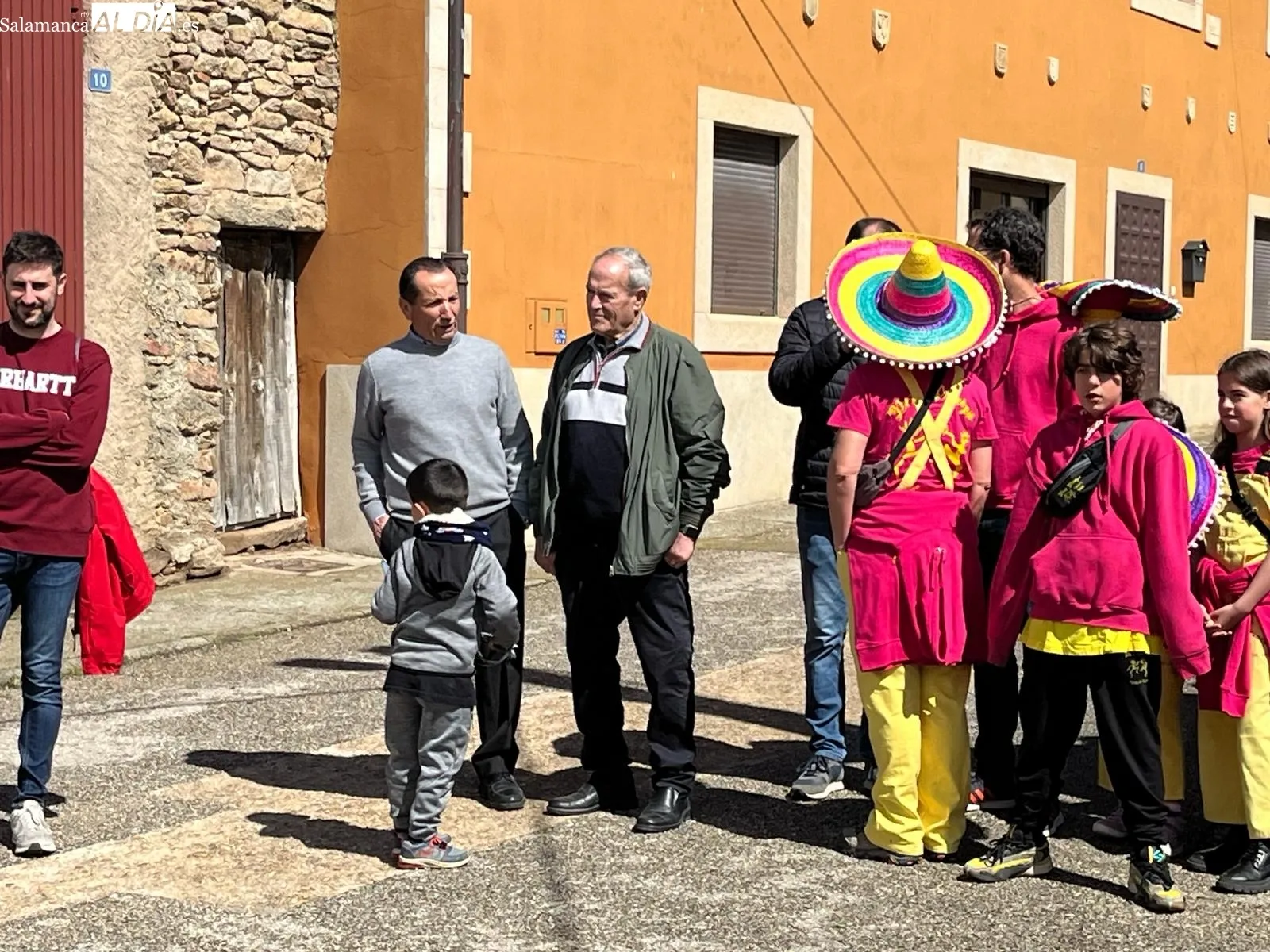 Divertido encierro de carretones en Yecla de Yeltes 