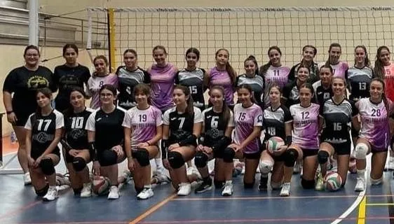 Foto 4 - El equipo Cadete de la Escuela de Voleibol se proclama campe&oacute;n de los Juegos Escolares