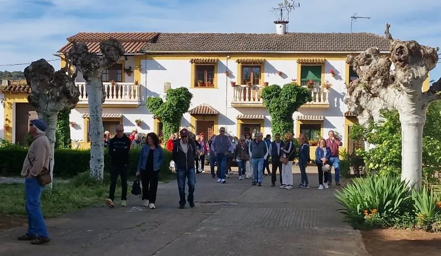 Foto 5 - Vecinos del &aacute;rea de Machac&oacute;n visitan los pueblos de colonizaci&oacute;n de Ciudad Rodrigo