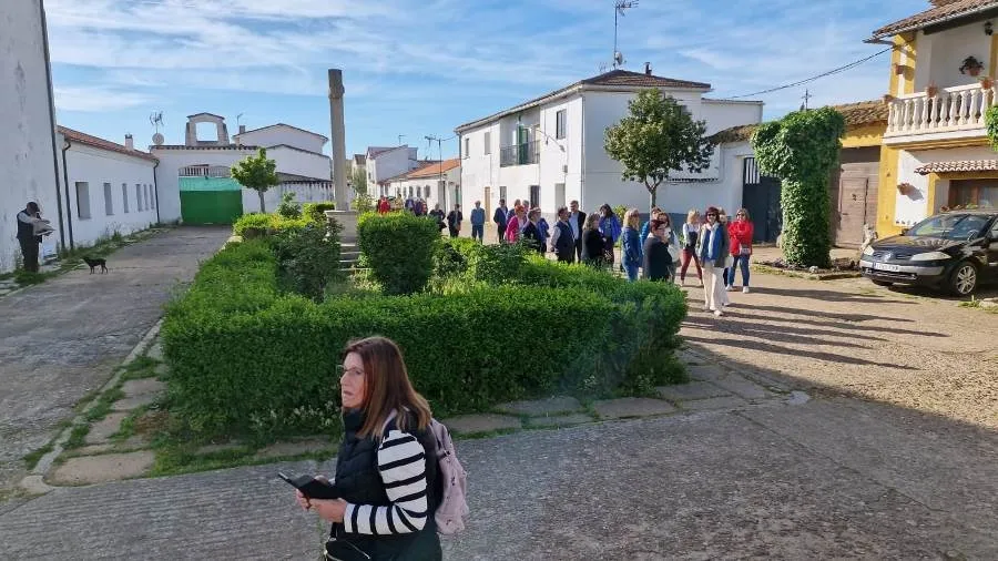 Foto 4 - Vecinos del &aacute;rea de Machac&oacute;n visitan los pueblos de colonizaci&oacute;n de Ciudad Rodrigo