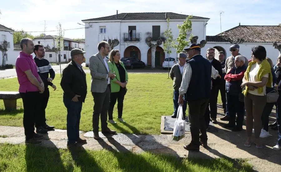 Foto 2 - Vecinos del &aacute;rea de Machac&oacute;n visitan los pueblos de colonizaci&oacute;n de Ciudad Rodrigo