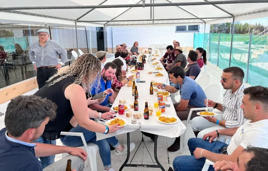 Foto 8 - Caballistas de Fuentes de O&ntilde;oro y Vilar Formoso se van juntos de pinchos por la frontera