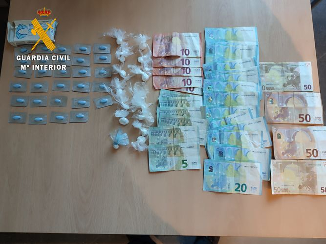 Detenidos tras llevar en el coche 10,641 gramos de cocaína y 37 comprimidos de Galotam