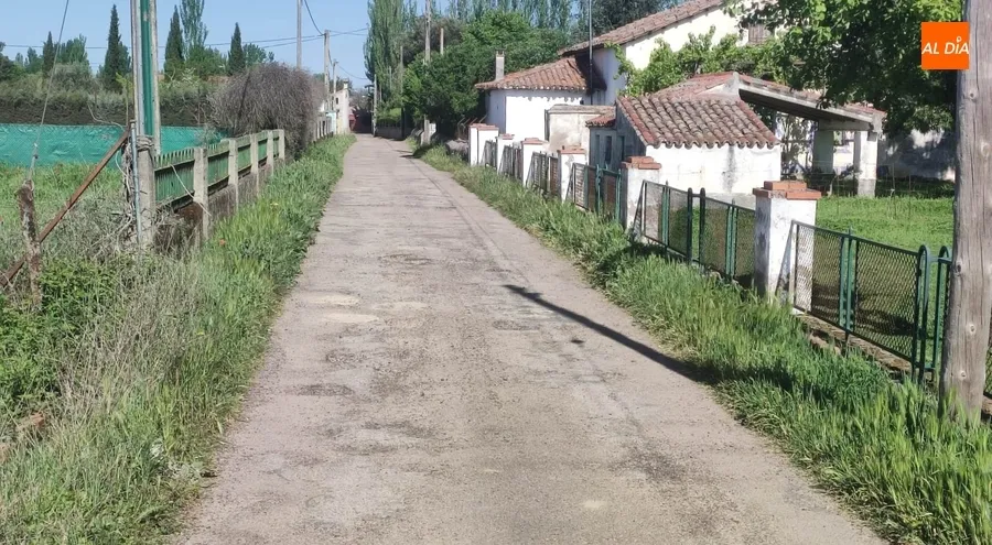Foto 2 - Vecinos de las Huertas de La Artesa denuncian el p&eacute;simo estado de la v&iacute;a que lleva a sus inmuebles
