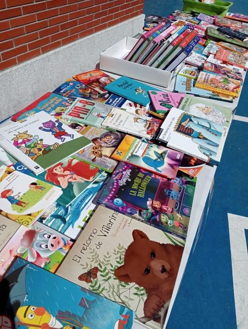Trueque de libros de lectura en el colegio San Juan Bosco
