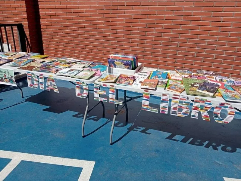 Trueque de libros de lectura en el colegio San Juan Bosco
