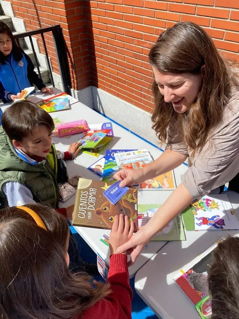 Trueque de libros de lectura en el colegio San Juan Bosco