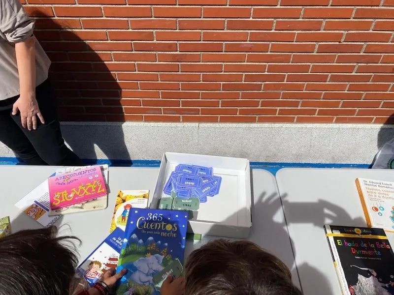 Trueque de libros de lectura en el colegio San Juan Bosco