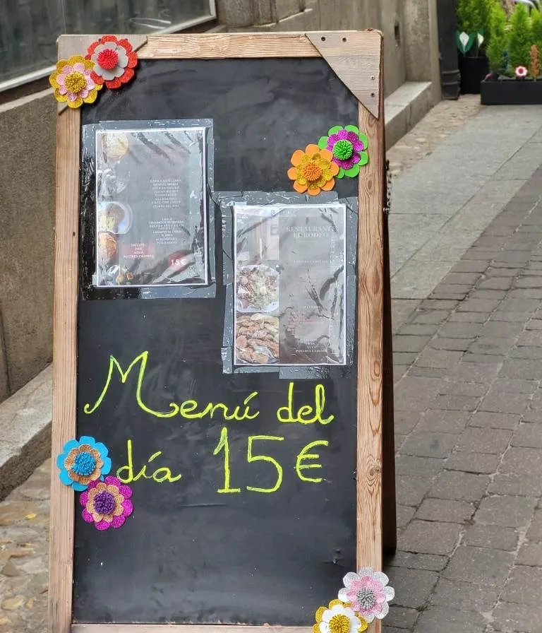 Foto 4 - Mir&oacute;briga &lsquo;abre la puerta&rsquo; a la primavera con molinillos, escobas o flores farinatas 