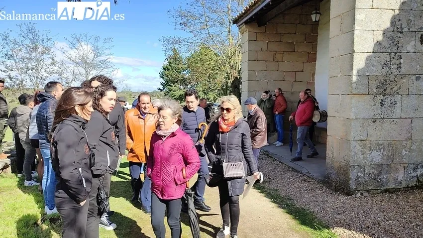 Animada subasta de roscas en Yecla de Yeltes, en honor a la Virgen del Castillo / CORRAL