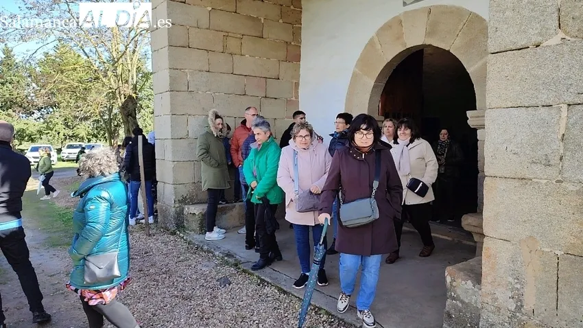 Animada subasta de roscas en Yecla de Yeltes, en honor a la Virgen del Castillo / CORRAL