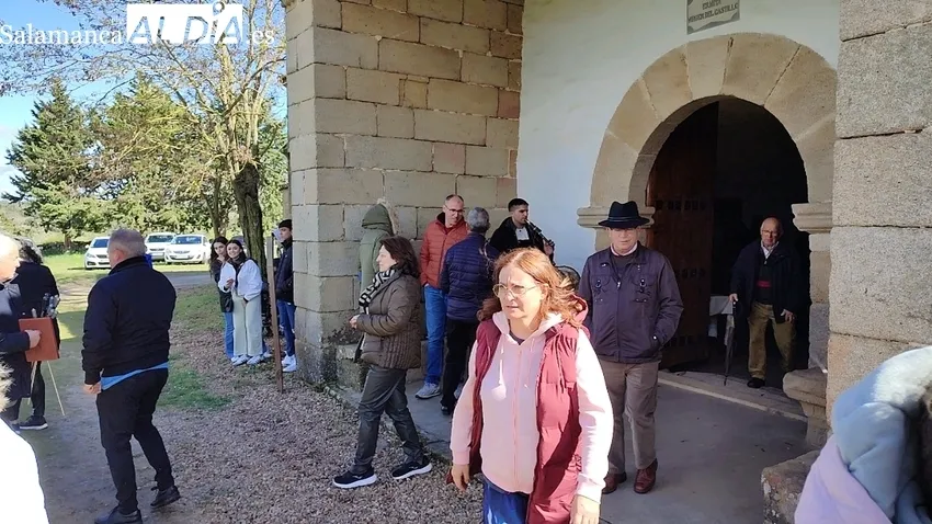Animada subasta de roscas en Yecla de Yeltes, en honor a la Virgen del Castillo / CORRAL