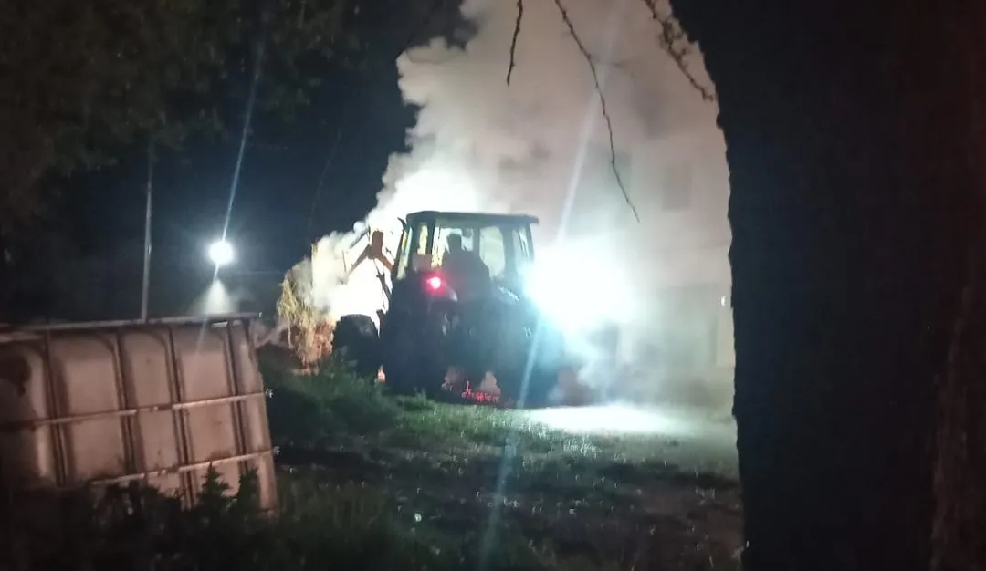 Intervención de Bomberos de Vitigudino y Lumbrales en el incendio declarado ayer viernes en La Vídola 