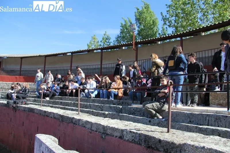 Exhibición de la Guardia Civil en Vitigudino para cercad e 900 escolares / CORRAL 