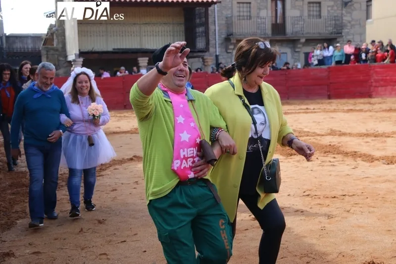 El público vibró con el espectáculo dado por los recortadores en Yecla de Yeltes / CORRAL 