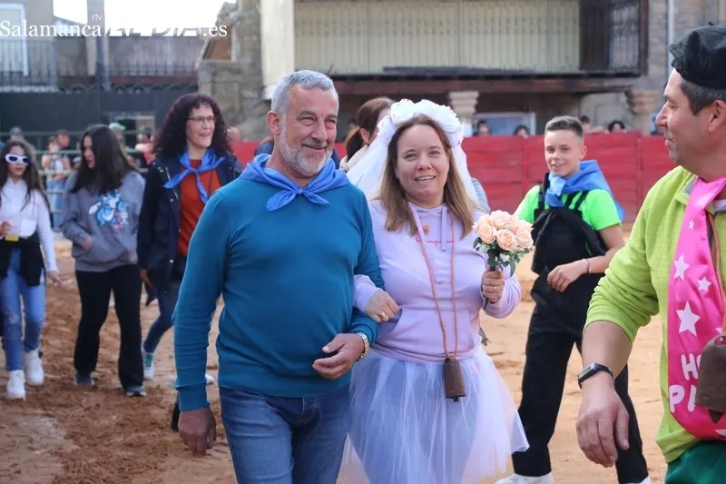 El público vibró con el espectáculo dado por los recortadores en Yecla de Yeltes / CORRAL 