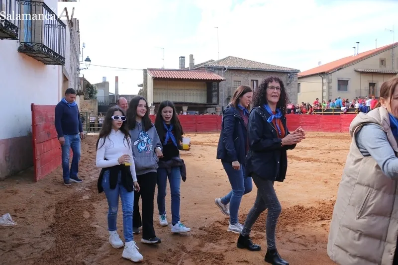 El público vibró con el espectáculo dado por los recortadores en Yecla de Yeltes / CORRAL 