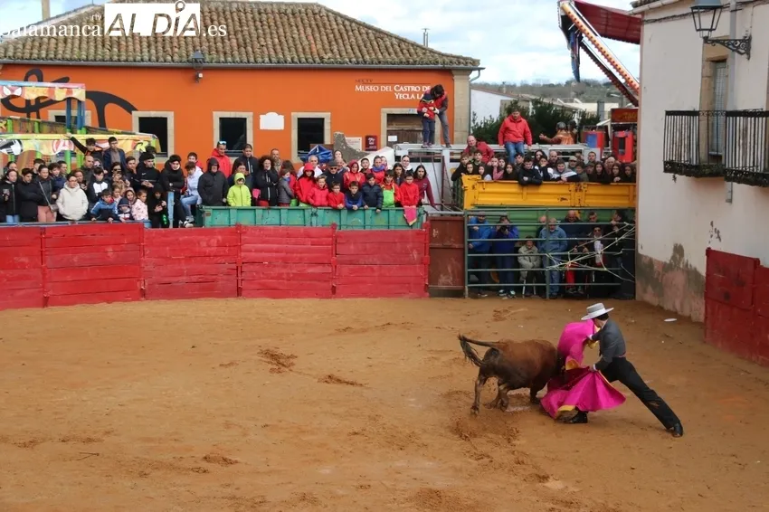 Triunfo de Álvaro Briones en la case práctica celebrada en Yecla de Yeltes / CORRAL 