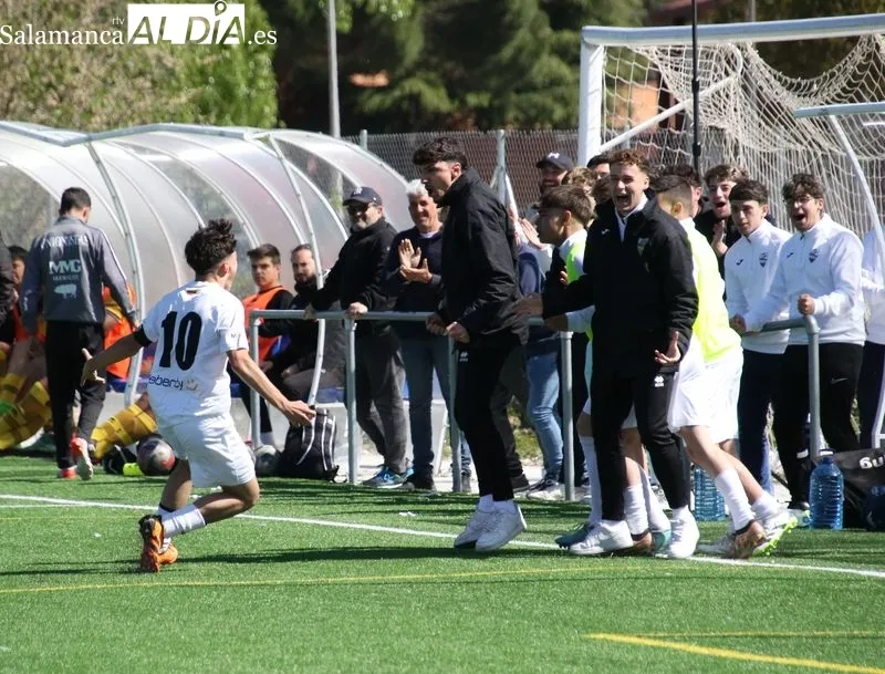Foto 11 - El Juvenil hace historia al ganar la liga imbatidos y consigue el ascenso a Primera Divisi&oacute;n