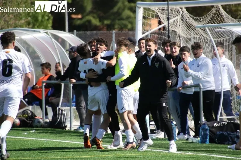 Foto 10 - El Juvenil hace historia al ganar la liga imbatidos y consigue el ascenso a Primera Divisi&oacute;n