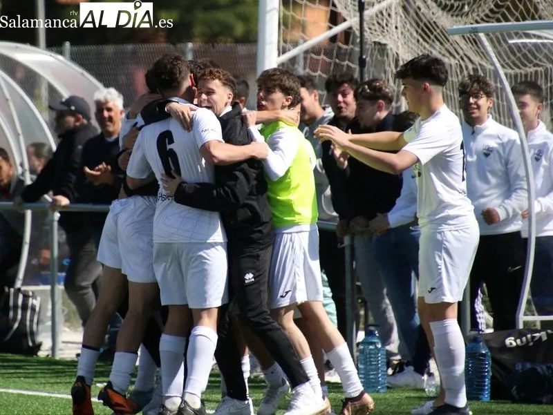 Foto 9 - El Juvenil hace historia al ganar la liga imbatidos y consigue el ascenso a Primera Divisi&oacute;n