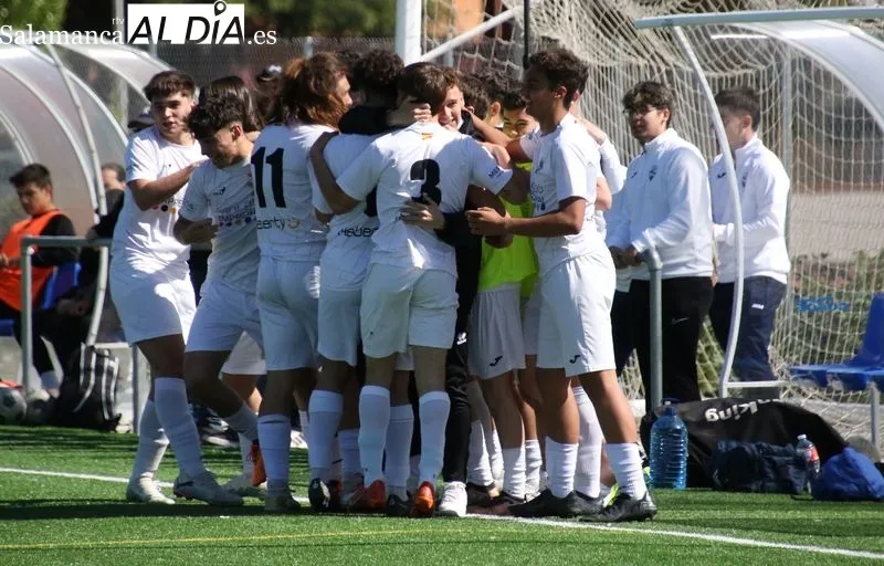 Foto 8 - El Juvenil hace historia al ganar la liga imbatidos y consigue el ascenso a Primera Divisi&oacute;n
