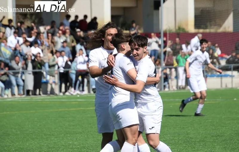 Foto 6 - El Juvenil hace historia al ganar la liga imbatidos y consigue el ascenso a Primera Divisi&oacute;n
