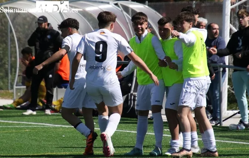 Foto 5 - El Juvenil hace historia al ganar la liga imbatidos y consigue el ascenso a Primera Divisi&oacute;n