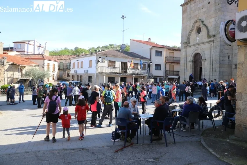 Excelente afluencia de senderistas a la XXVII Ruta de Senderismo ‘Arribes del Duero’ en Mieza / CORRAL