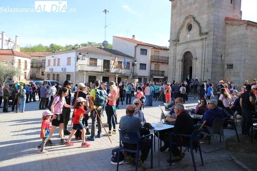 Excelente afluencia de senderistas a la XXVII Ruta de Senderismo ‘Arribes del Duero’ en Mieza / CORRAL