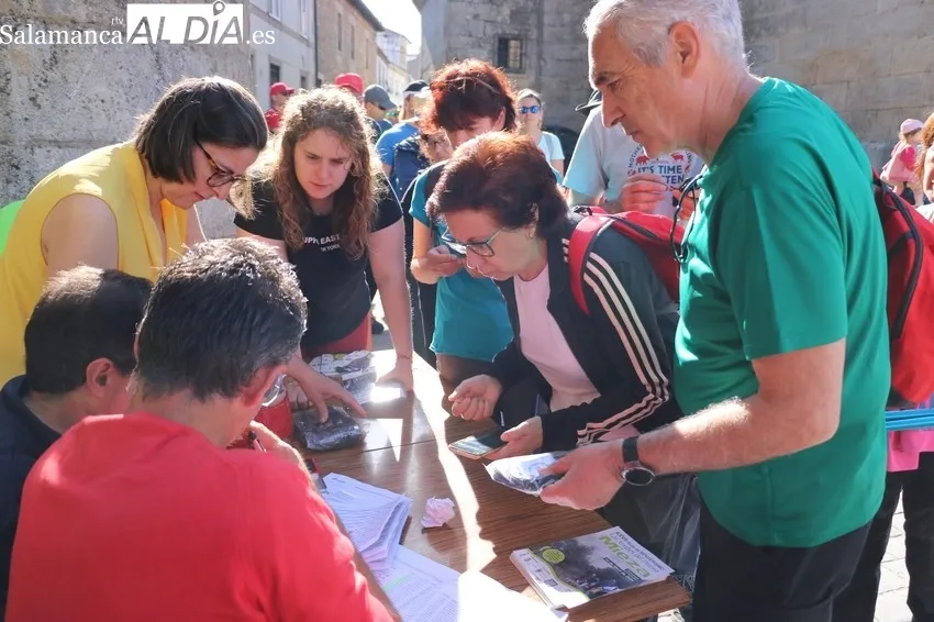 Excelente afluencia de senderistas a la XXVII Ruta de Senderismo ‘Arribes del Duero’ en Mieza / CORRAL