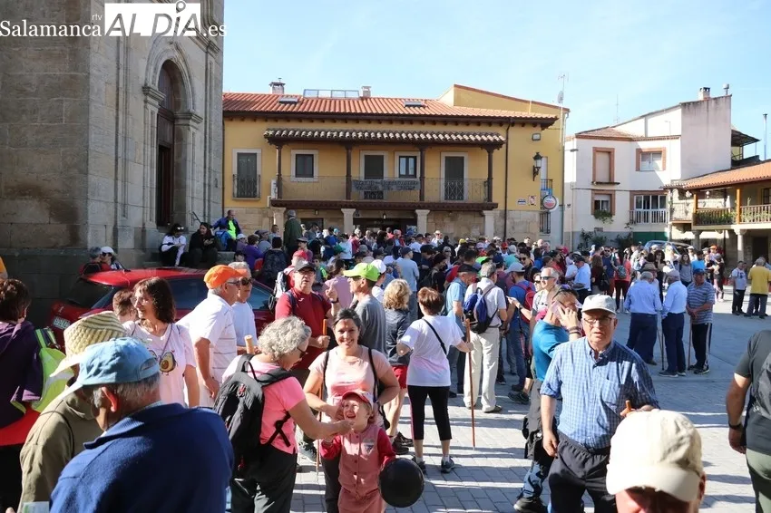 Excelente afluencia de senderistas a la XXVII Ruta de Senderismo ‘Arribes del Duero’ en Mieza / CORRAL