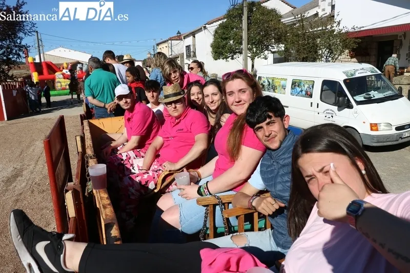 Entretenida tarde taurina en Olmedo de Camaces / CORRAL 