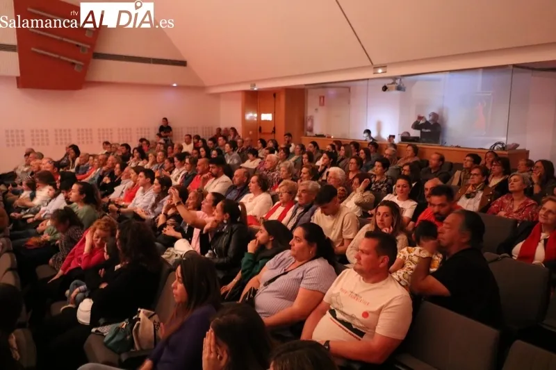 Actuación de flamenco del grupo La Cantera de la compañía Tamara Navarro 'La Gitana' en Vitigudino / CORRAL  