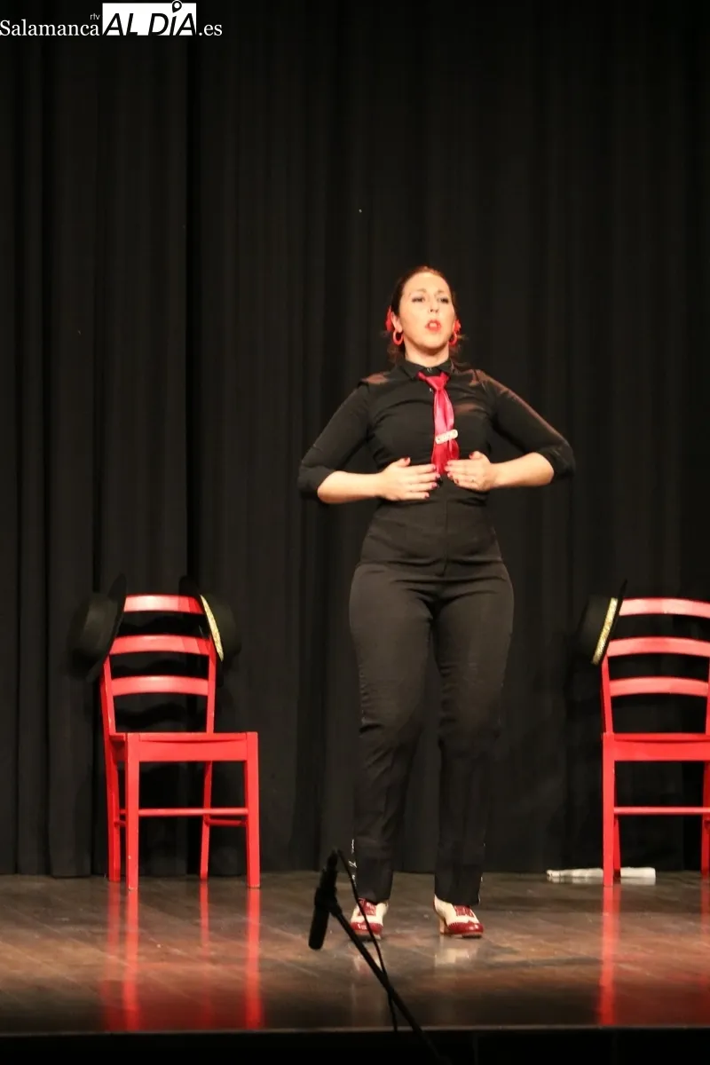 Actuación de flamenco del grupo La Cantera de la compañía Tamara Navarro 'La Gitana' en Vitigudino / CORRAL  