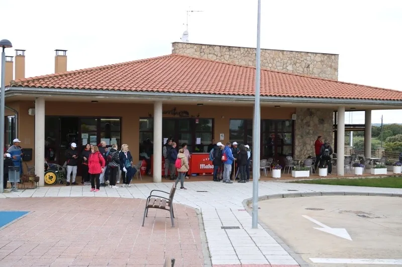 Hassta 250 senderistas se reunieron este domingo en Sardón de los Frailes en la III Marcha 'Los secretos de la presa'   / CORRAL