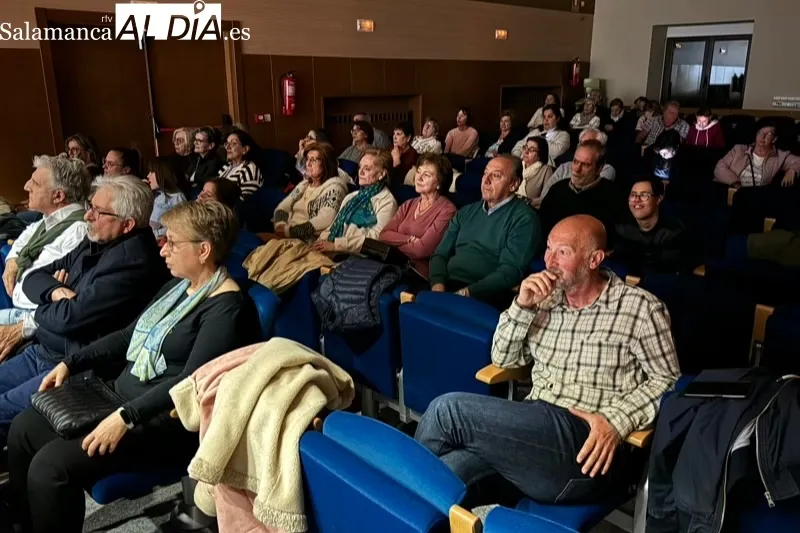 Juan Carlos López Pinto protagonizaba en Macotera la charla ‘Libros para  la Solidaridad’